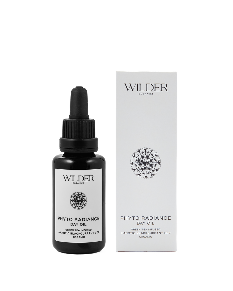 Wilder Botanics Day Oil - Green Tea infused oil with Arctic Blackcurrant C02. rich in beta carotene, vitamins B, C, D & K and is high in protective antioxidants which naturally firms tired looking skin, brightens and balances all skin types for all day hydration. 2