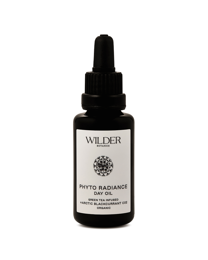 Wilder Botanics Day Oil - Green Tea infused oil with Arctic Blackcurrant C02. rich in beta carotene, vitamins B, C, D & K and is high in protective antioxidants which naturally firms tired looking skin, brightens and balances all skin types for all day hydration. 1