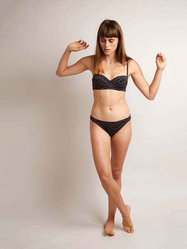 POSITANO Tiger - Inspired by 1960s vintage swimwear, this structured bikini top in navy is designed with a bandeau shape, removable straps and underwriting; offering additional lift and support. Also featuring the large signature PRISM gunmetal clasp at the centre back.