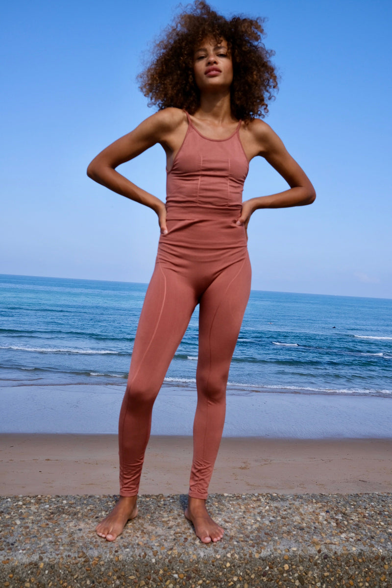 Abundant high-waisted rusty pink activewear leggings, with raised line detailing made for flattering shape with multi-fit fabric.