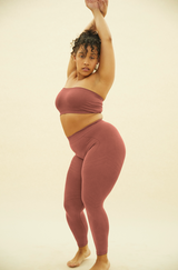 model wears Lucid leggings in Rusty Pink - PRISM² - gym seamless leggings -  leggings for exercise - most flattering gym leggings - Workout leggings for women - Gym leggings - Curvy women leggings