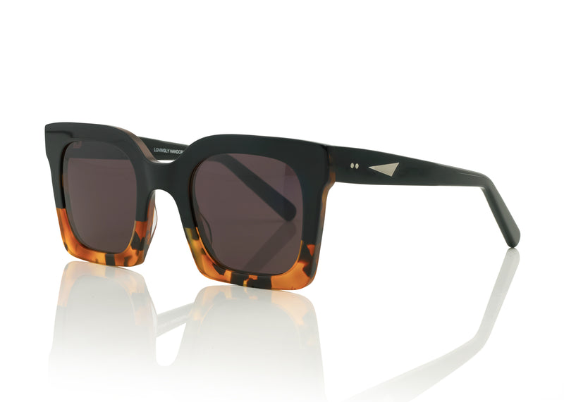 SEATTLE - Black & Amber Tortoiseshell. Featuring a square frame and suitable for all face shapes. Made from lightweight acetate, making them comfortable for long wear.